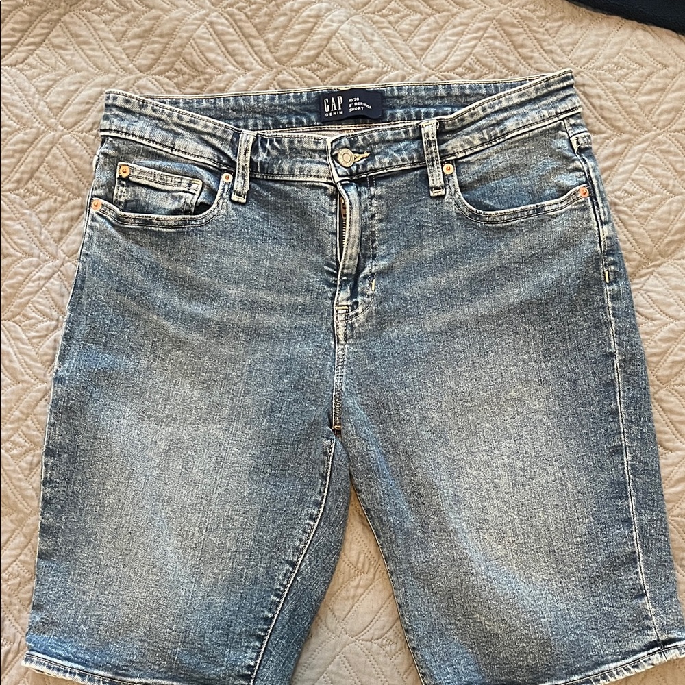 Gap Bermuda Shorts 9” Medium Wash 10